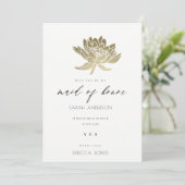 GLAMOROUS GOLD WHITE LOTUS FLORAL TRAUZEUGIN EINLADUNG (Stehend Vorderseite)
