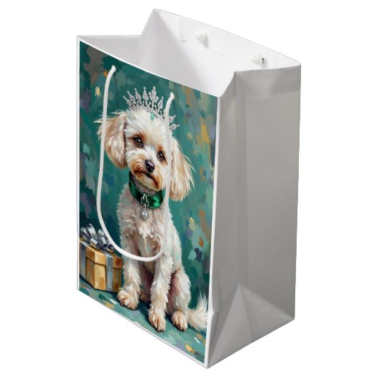 Glamorous White Poodle Princess Christmas Art Mittlere Geschenktüte (Vorderseite Schrägansicht)