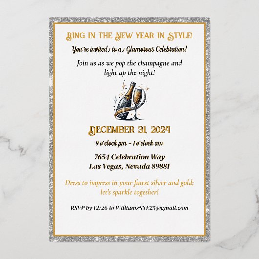 Glamour Black Woman Popping Champagne NYE Party Folieneinladung (Rückseite)