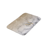 Glamour Gold Glitzer White Marble Ombre Monogram Badematte (Schrägansicht)