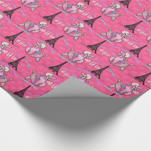 Glamour Poodle in Paris auf Strawberry Pink Geschenkpapier (Ecke)