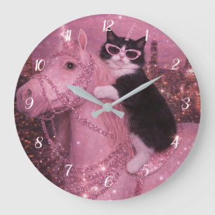 Glamouröse Einhornkatze unter funkelnder Stadt Große Wanduhr