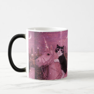 Glamouröse Einhornkatze unter funkelnder Stadt     Verwandlungstasse