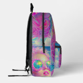 Glamouröse Neonfrau mit funkelnder Brille Bedruckter Rucksack (Links)