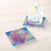 Glamouröse Neonfrau mit funkelnder Brille Glasuntersetzer (Schrägansicht)