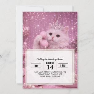 Glamouröse Prinzessinnenkatze benutzt Telefon Einladung