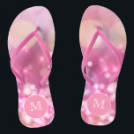Glamouröse rosa Glitzern Monogram Flip Flops Badesandalen<br><div class="desc">NewParkLane - Bereiten Sie sich mit diesen mit Monogramm Flip Flops, einem rosa, glänzenden Hintergrund und einem warmen rosa Rahmen für Ihr Monogramm auf den Sommer vor. Niedliches Design für jedes Mädchen, das Glamour Lieben! Einfache Anpassung in Zazzle mit eigenem Text für ein personalisiertes Design. Alle Textstile, Farben, Größen können...</div>