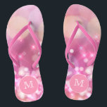 Glamouröse rosa Glitzern Monogram Flip Flops Badesandalen<br><div class="desc">NewParkLane - Bereiten Sie sich mit diesen mit Monogramm Flip Flops, einem rosa, glänzenden Hintergrund und einem warmen rosa Rahmen für Ihr Monogramm auf den Sommer vor. Niedliches Design für jedes Mädchen, das Glamour Lieben! Einfache Anpassung in Zazzle mit eigenem Text für ein personalisiertes Design. Alle Textstile, Farben, Größen können...</div>