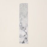 Glamouröser Silberweißer Glitzer Marmor Gradient Schal<br><div class="desc">Dieses elegante und mädchenhafte Design ist perfekt für die trendige und stilvolle Mode. Auf einem schwarz-weißen Marmorsteinhintergrund steht ein Imitat, das auf einem silberfarbenen, funkelnd Glitzer-Ober-Farbverlauf gedruckt ist. Es ist glamourös, elegant, luxuriös, modern und elegant. ***WICHTIGE HINWEIS FÜR DESIGN: Für individuelle Designanfragen, wie z.B. passende Produktanfragen, Farbänderungen, Platzierungsänderungen oder andere...</div>