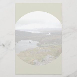 Glanmore Lake von Healy Pass Irland. Rund. Briefpapier