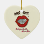 Glänzende Klammern, rote Lippen, Mole und starke Keramik Ornament (Hinten)