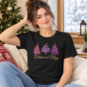 Glänzende rosa Weihnachtsbäume an Magie glauben Go Tri-Blend Shirt
