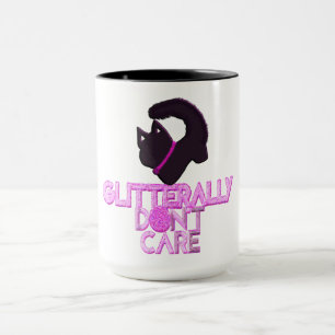 Glänzende schwarze Katze, die sich nicht kümmert Tasse