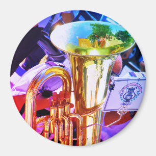 Glänzende Tuba aus schräger Perspektive Blechbläse Magnet