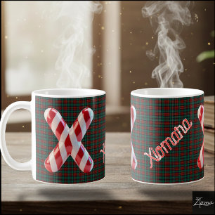 Glänzender Streifen-Weihnachtsbuchstabe X in der O Kaffeetasse