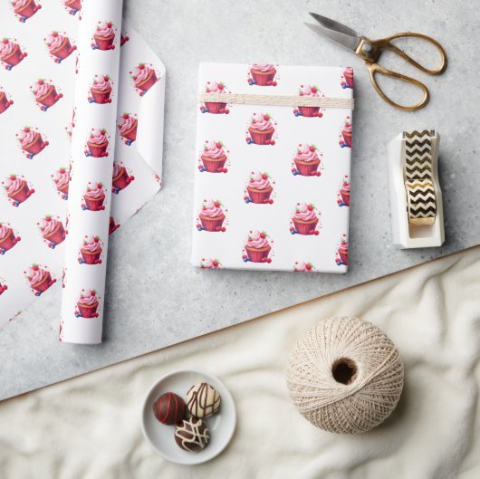 Glänzendes Geschenkpapier Rosa Erdbeercupcake (Kunsthandwerk)