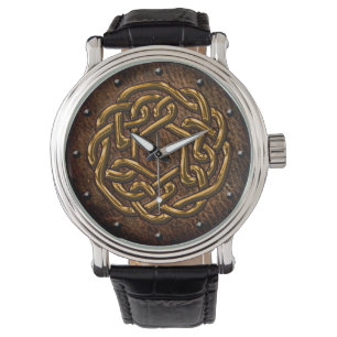 Glänzendes Goldenes des keltischen Knotens auf Armbanduhr