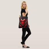 Glänzendes rotes Herz mit warmer romantischer Auss Tasche (Am Model)