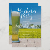 Glas aus leichtem Bier auf dem Feld Einladung (Vorne/Hinten)