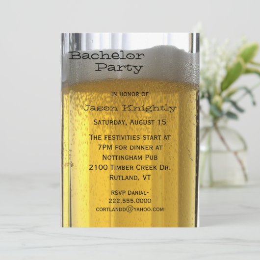 Glas Bier Bachelor Party Einladung (Stehend Vorderseite)