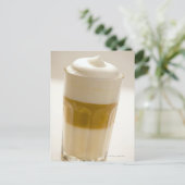 Glas Latte macchiato, nah Postkarte (Stehend Vorderseite)