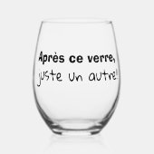 Glas mit humortischem Wein (Vorderseite)