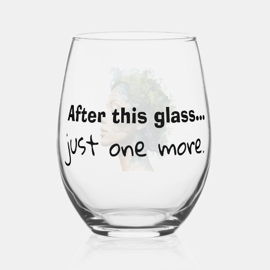 Glas mit humortischem Wein (Vorderseite)