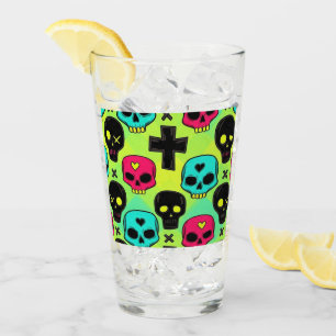 Glas mit Totenkopfmuster
