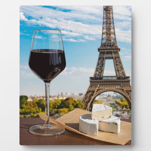 Glas Wein mit Brikenkäse auf dem Eiffelturm Fotoplatte (Vorderseite)