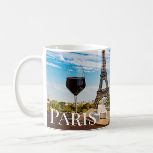 Glas Wein mit Brikenkäse auf dem Eiffelturm Kaffeetasse (Links)