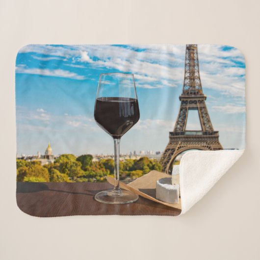 Glas Wein mit Brikenkäse auf dem Eiffelturm Sherpadecke (Vorderseite (Horizontal))