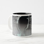 Glasdekantiergefäße und Krug, c.1840 Zweifarbige Tasse (Vorderseite Links)