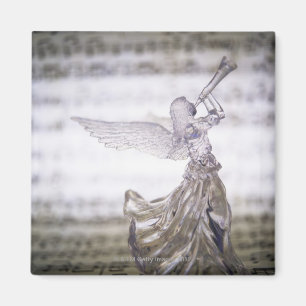 Glasengel, der Trompete und Bild des Blattes Magnet