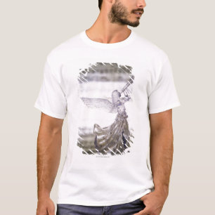 Glasengel, der Trompete und Bild des Blattes T-Shirt