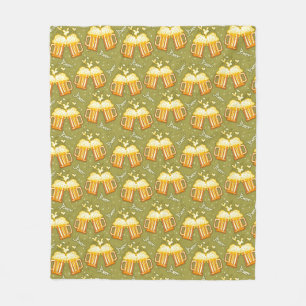 Gläser des Bier-Musters Fleecedecke