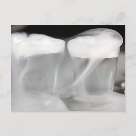 Gläser mit Wasser und Trockeneis Postkarte (Vorderseite)
