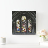 Glasfenster der Kathedrale Salisbury Quadratische Wanduhr (Zuhause)