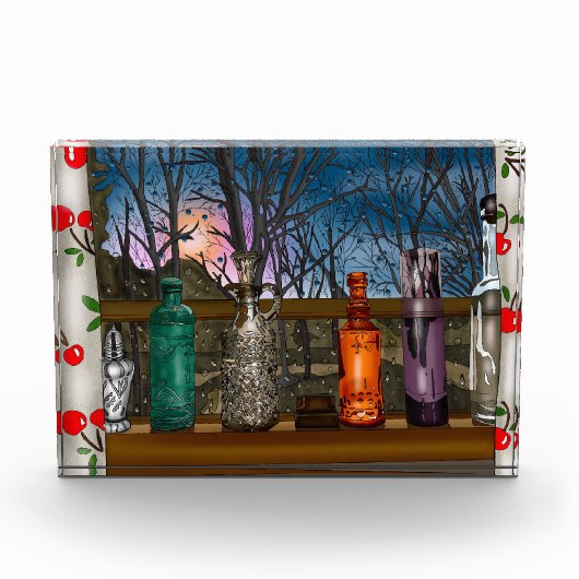 Glasflaschen im Fenster mit Raindrops Fotoblock (Vorderseite)