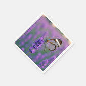 Glasflügelschmetterling auf einer Lavendelblüte Serviette (Ecke)