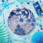 Glasierte Keramik nah Pappteller (Party)