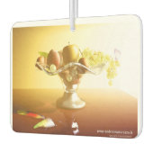 Glaskorb mit Früchten und Batterie Autolufterfrischer (Links)