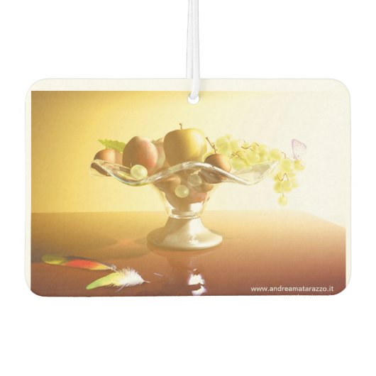 Glaskorb mit Früchten und Batterie Autolufterfrischer (Vorderseite)