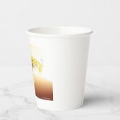Glaskorb mit Früchten und Batterie Pappbecher (Links)