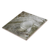 Glaskugel auf dem Wasserstrom Fliese (Seite)
