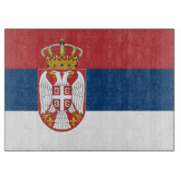 Glasschneidebrett mit der Flagge Serbiens