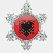 Glatte runde albanische Flagge Schneeflocken Zinn-Ornament (Vorderseite)
