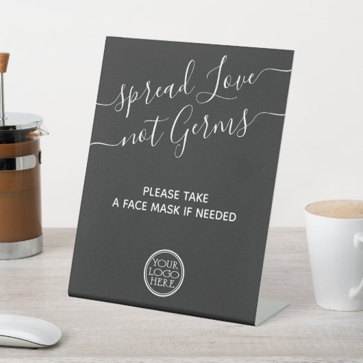 Glattmaske-Station minimal modern mit Logo-Sicherh Sockelschild (In SItu)