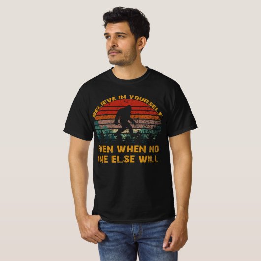 Glaube an dich selbst Sasquatch bigfoot T-Shirt (Vorne ganz)