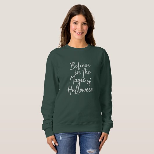 Glaube an die Magie der Halloween-Typografie Sweatshirt (Vorne ganz)