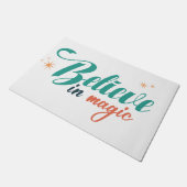 Glaube an magische Weihnachten Fußmatte (Schrägansicht)